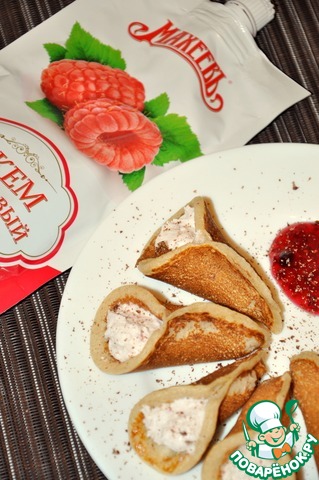 Kites, pancakes with cottage cheese and raspberry jam