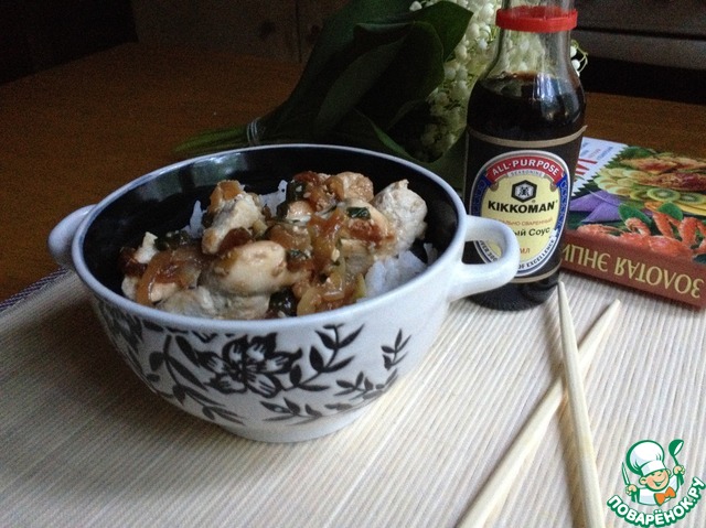 Chicken fillet with soy sauce and onions
