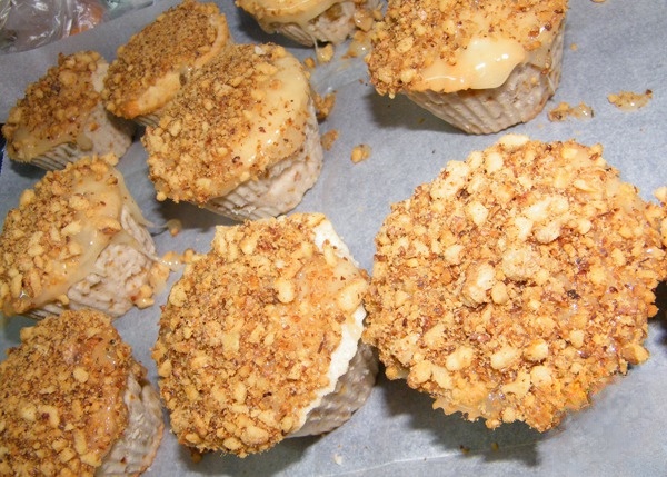 Кексы с изюмом и орехами