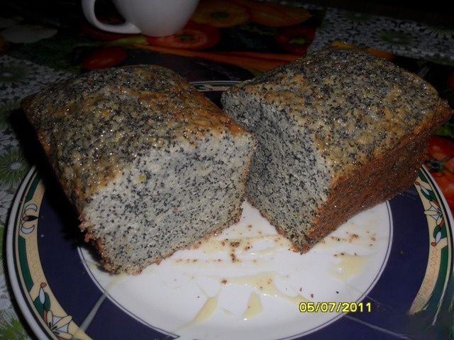 Маковый кексик в форме хлебца