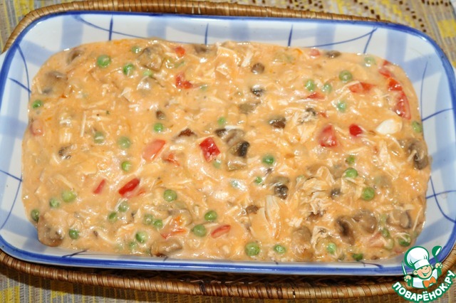 Crumble mushrooms and chicken with vegetables