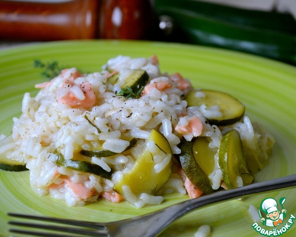 Risotto with zucchini and fried salmon