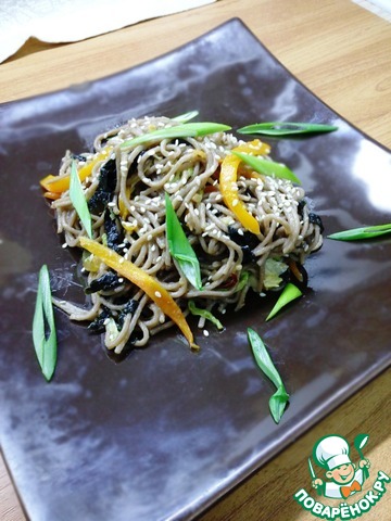 Vegetable soba with shiitake mushrooms