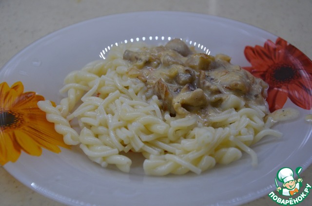 Macaroni and cheese-mushroom sauce