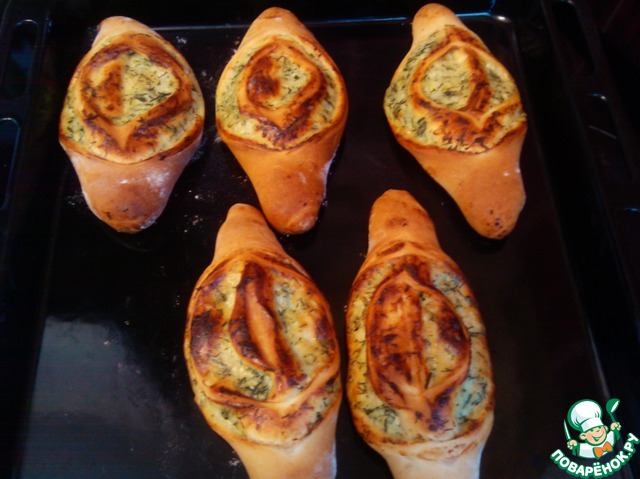 Rolls-boats with scrambled eggs