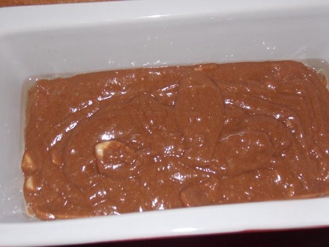 Шоколадный кекс с бананом и хлопьями