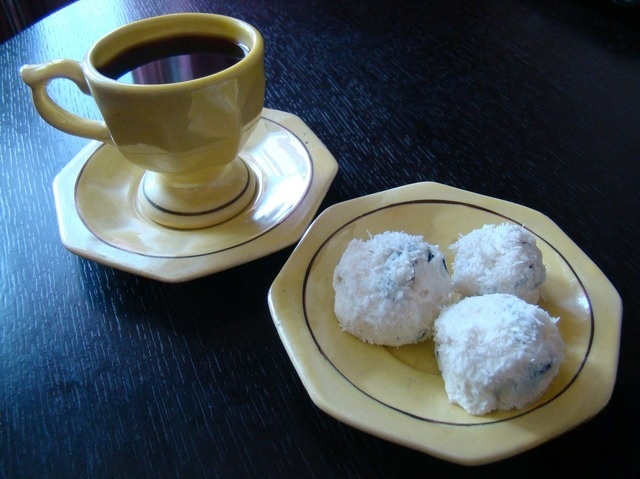 The cakes in coconut flakes