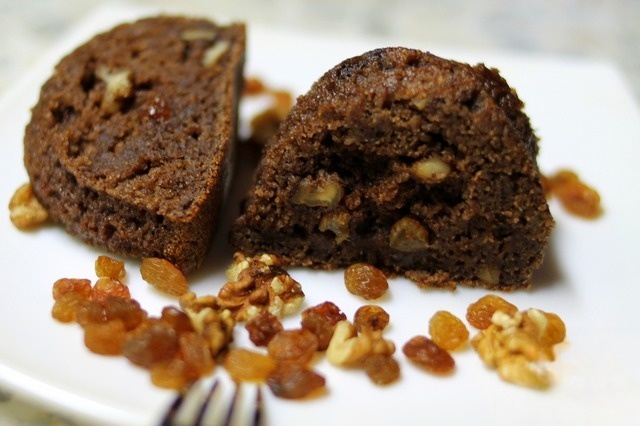 Chocolate-banana manna with raisins