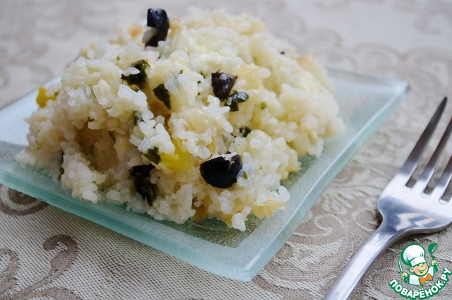 Rice with zucchini and feta in a slow cooker