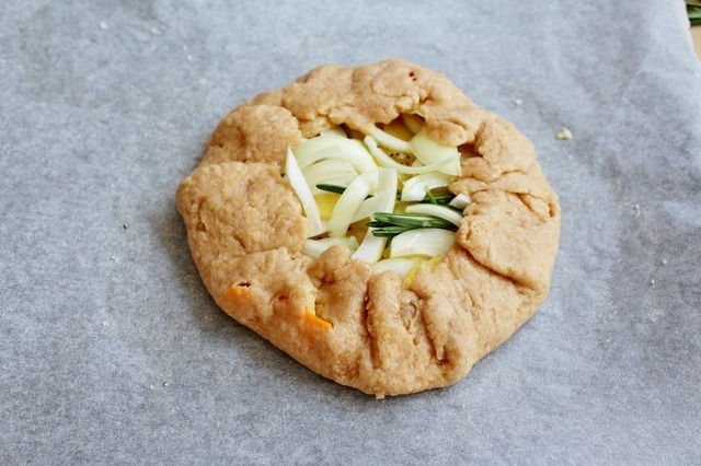 Пряная галета с картофелем и тыквой