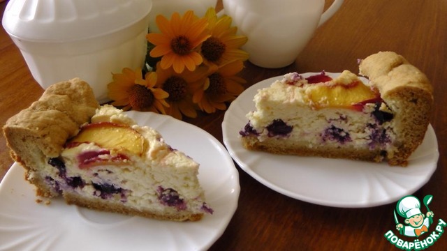 Cake with blueberries and nectarine