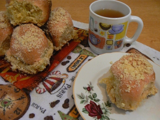 Scones with cream and strategem