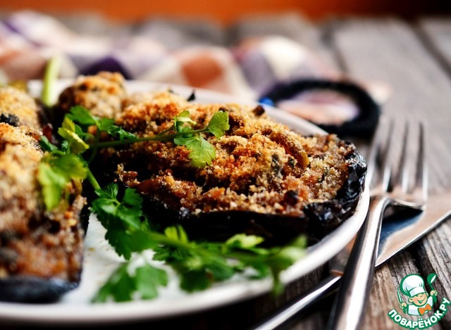 Stuffed eggplant under a crispy bread crust