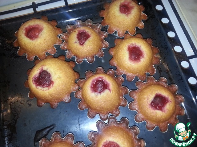 Медовые кексики с клубникой