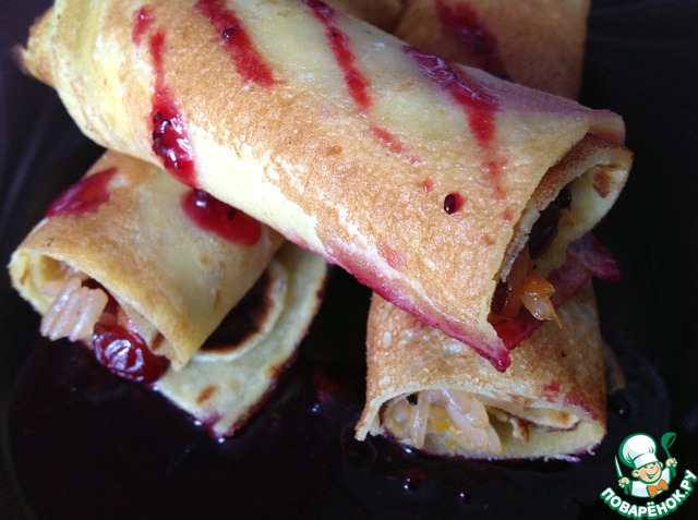 Corn pancakes stuffed with rice and fruit