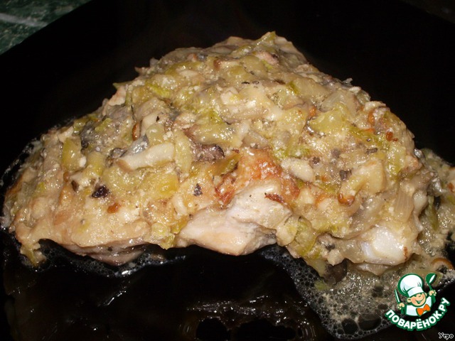 Chicken under squash-mushroom coat