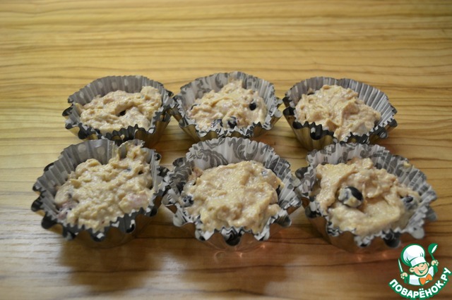 Currant muffins with whole wheat flour