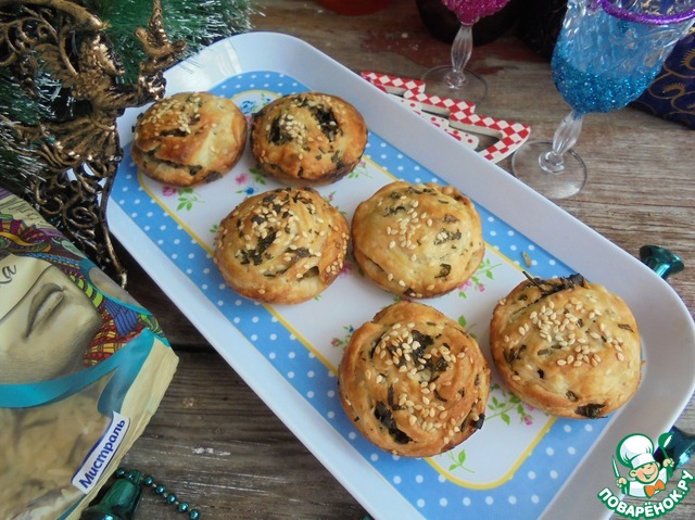 Puff pie with mushrooms and rice