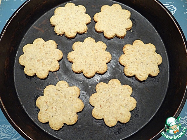 Соленое печенье с хлопьями и кунжутом