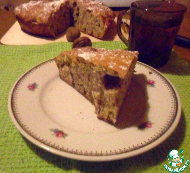 Apple pie with walnuts