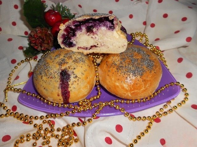 Vanilla-poppy seed muffins