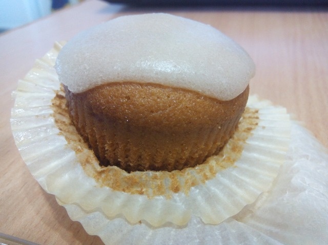 Muffins with grape glaze