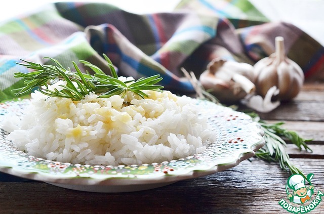 Rice with garlic pesto and rosemary