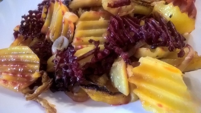 Печеный картофель со свеклой