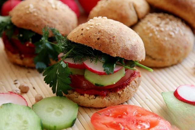 Vegetable burgers from notovich rolls