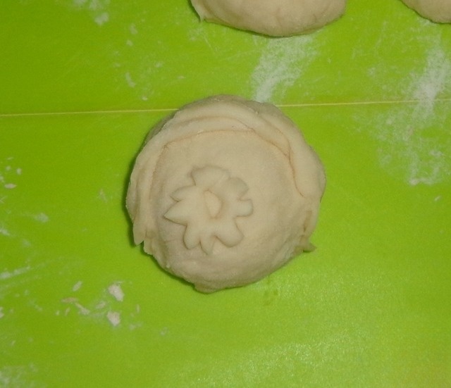 Buns with beans and cheese