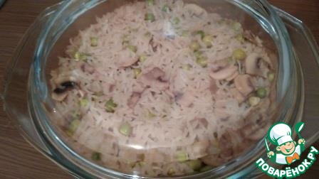 Baked rice with mushrooms and green peas