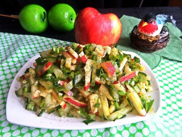 Chicken chop with onion and Apple