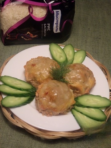 Meatballs with cabbage and rice