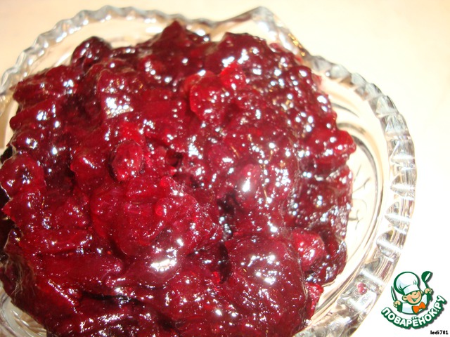 Jam of chokeberry with apples