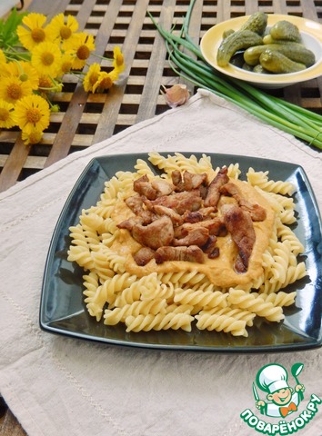 Pasta with pork and vegetable sauce