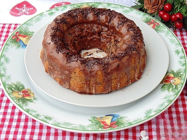 Кофейно-ореховый кекс с ликерной глазурью