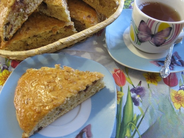 Oats, corn scones with wild strawberries