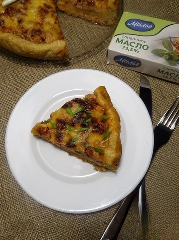 Пирог с фасолью, ветчиной и сыром