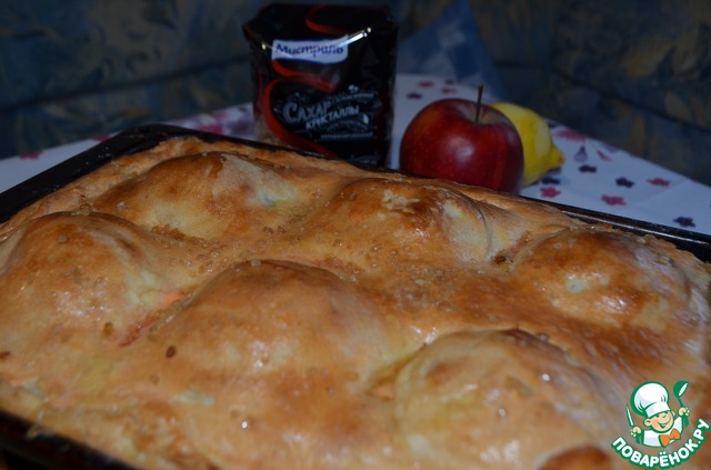 Пирог с яблоками, изюмом и рисом