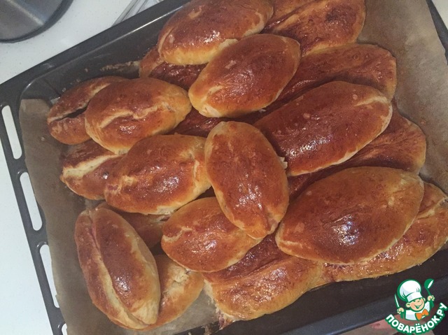 Классические пирожки с вишней