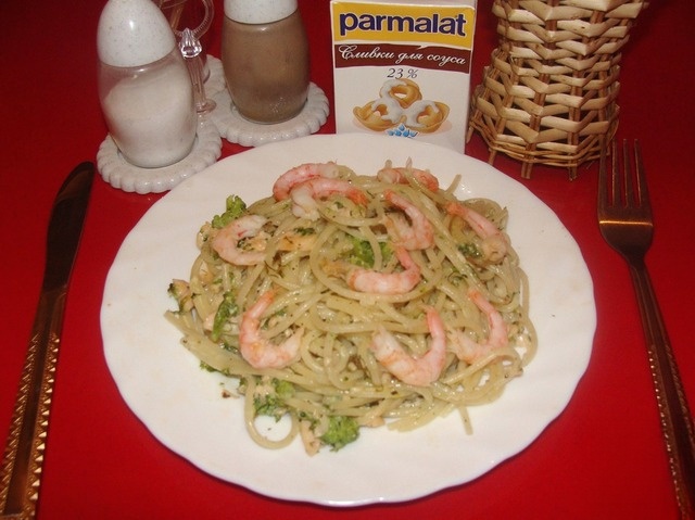 Creamy pasta with salmon