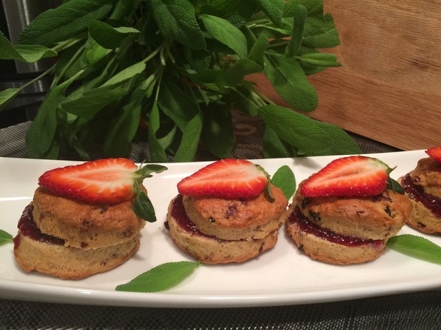 Quick French roll with dried berries