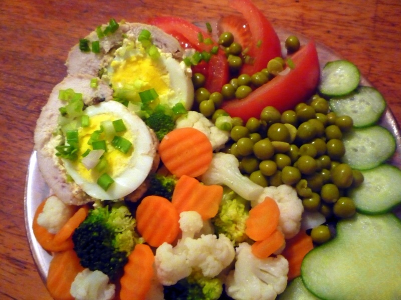 Spicy chicken rolls with egg