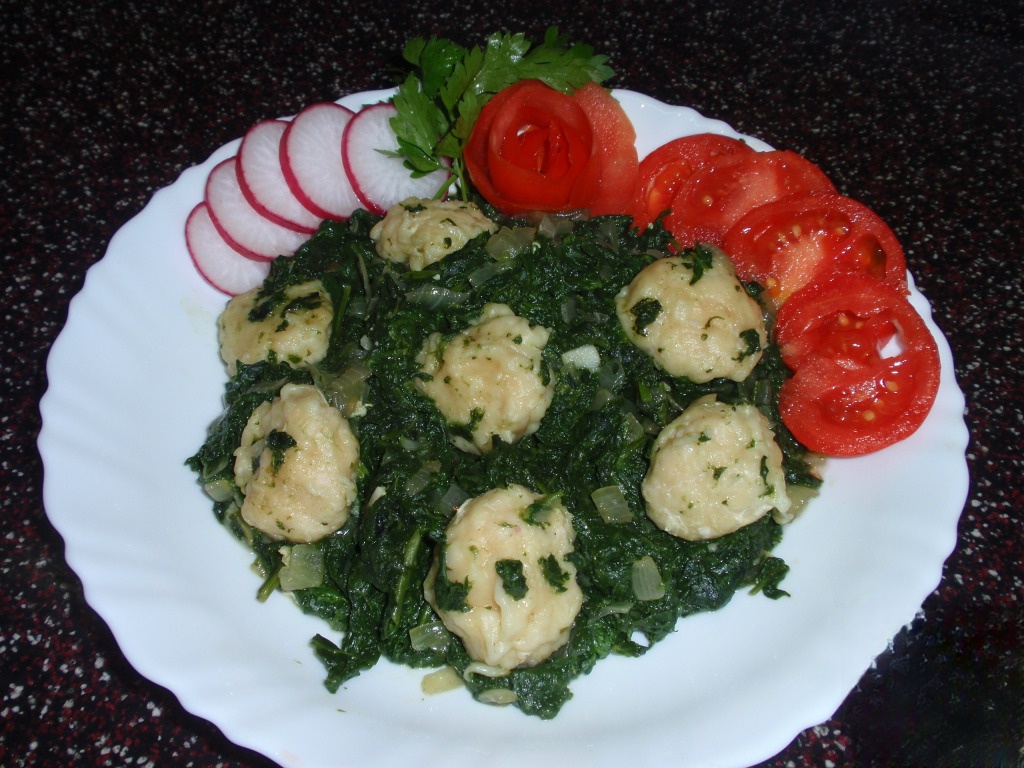 Spinach with meatballs