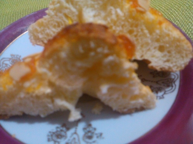 Curls with orange marmalade and almond