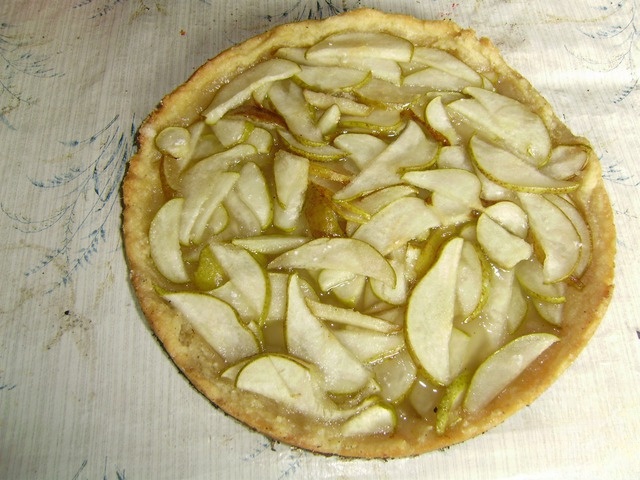 Тарт с кукурузной мукой и грушами