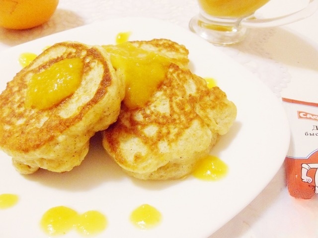 Pancakes with toppings of dried apricots