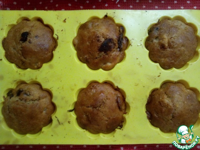 Whole wheat orange muffins with fruit