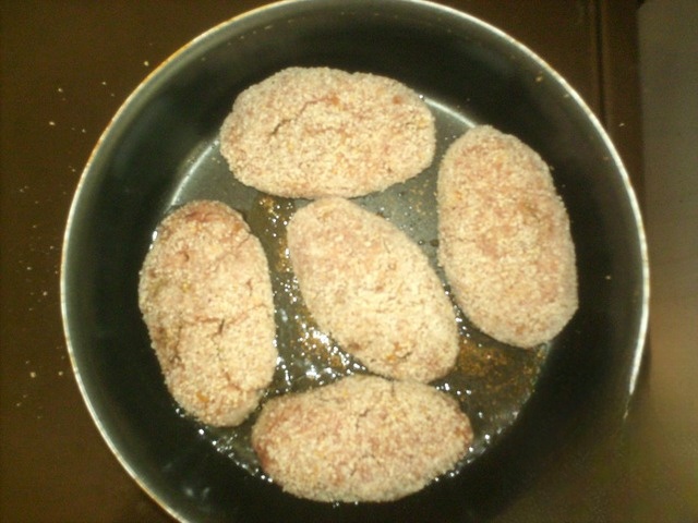 Cutlets stuffed with mushrooms