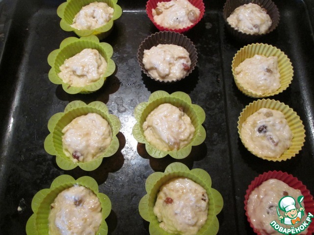 Vegetable muffins with bananas and raisins